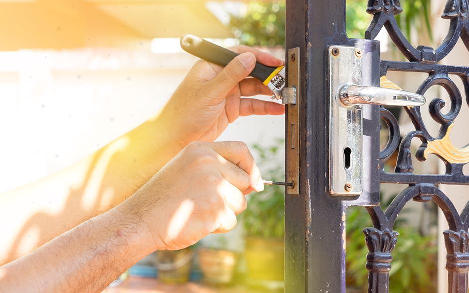 comment ouvrir une porte claquée Esbly